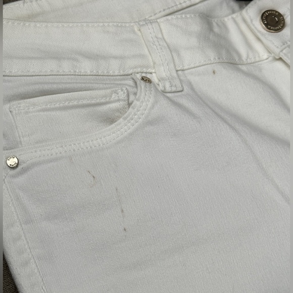 Distressed White Jean Capri - Picture 7 of 8